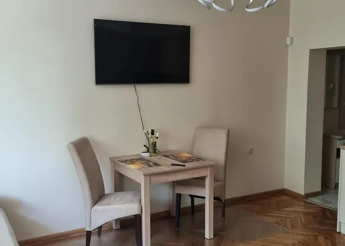 Luxe Mimoza דירה וארנה